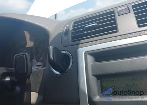 2011 Volvo S40 T5/T5 R-Design z USA, uszkodzony, nr VIN YV1672MSXB2539191